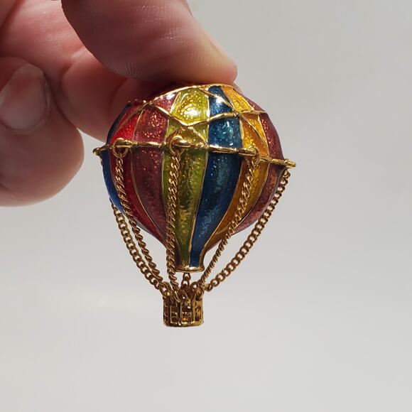 Vintage MFA Museum of Fine Arts Enamel Hot Air Balloon Dangle Basket Brooch - Picture 2 of 5